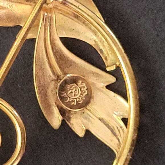 Vintage 1/20 Gold Brooch With Green Jade Stone Leaf Design - Picture 8 of 9